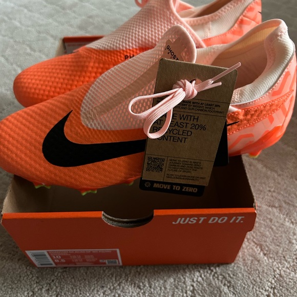 Nike Phantom GX Academy DF WC Soccer Cleats- Sizes 8 and 8.5 Men’s - Picture 2 of 10